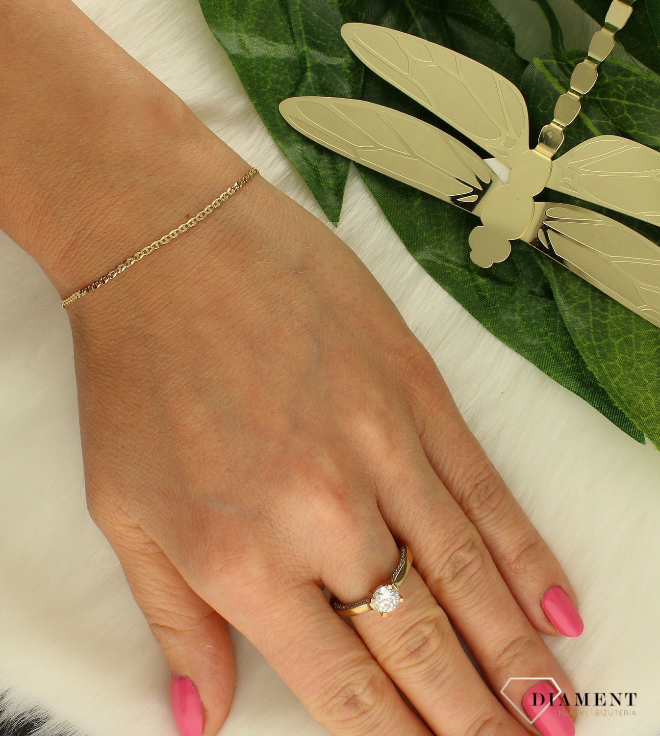 Złota bransoletka damska 585 klasyczna 1,5mm DIA-BRA-8102-585 040 1,5mm. m. Bransoletka w takiej formie to ciekawy model bransoletki, który z pewnością zachwyci kobiety eleganckie, pełne klasy. Złota bransoleta o tradycyjnym.jpg